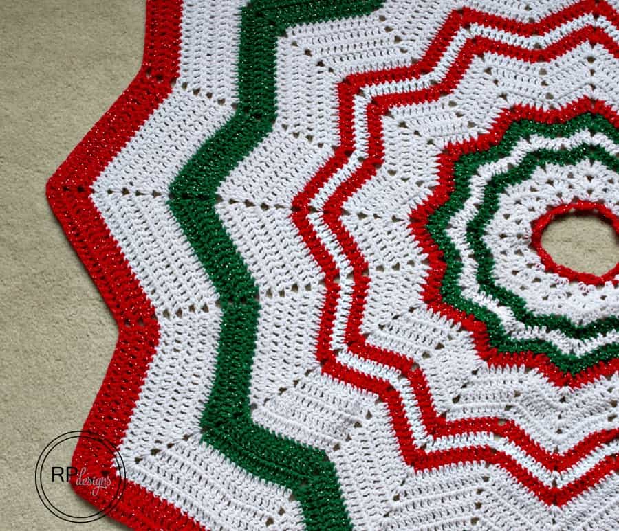 Crochet Christmas Tree Skirt Ideas 10 Christmasskirt9