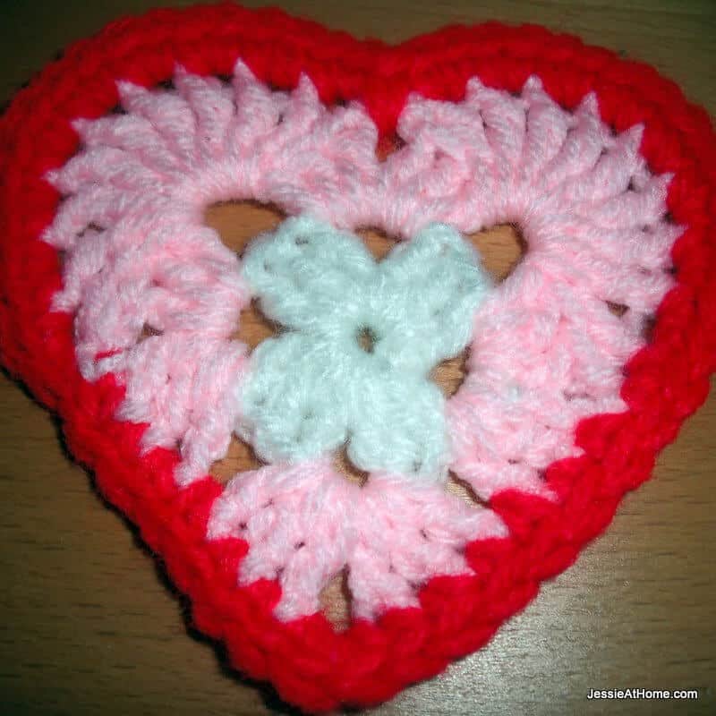 Heart Free Crochet Pattern Round 3