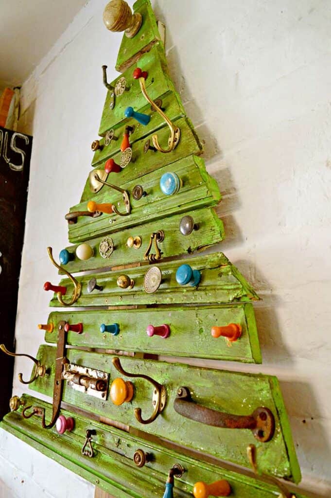 DIY Wood Christmas Tree Crafts 10 Upcycled DIY wooden Christmas tree s