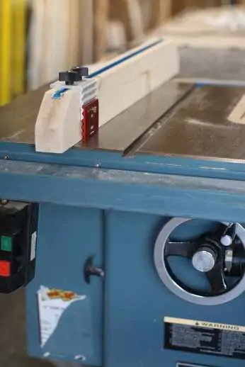 15 DIY Table Saw Fence You Can Easily Build 6 DIY table saw fence 04 e1570199067607 683x1024 1