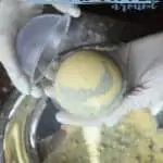 making bath bomb using mold 1