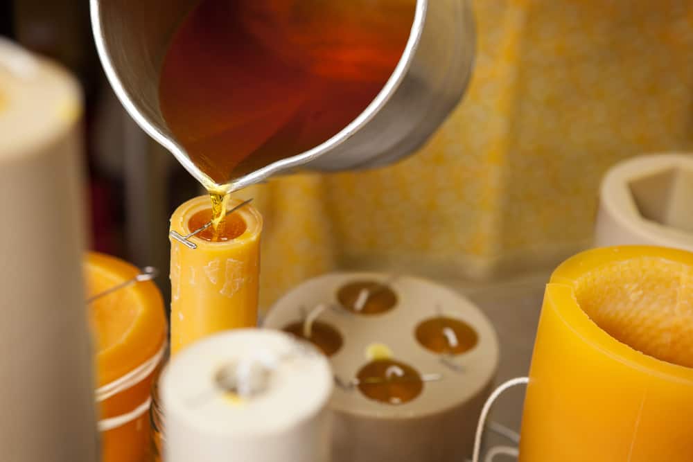 35 Eco-Friendly Decoration Ideas for Your Home 20 Making beeswax candles
